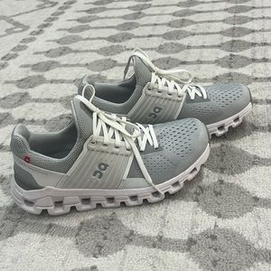 On cloud women’s shoes size 6!!